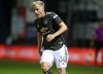 Evra defends his Van de Beek comments by clarifying Man Utd ‘problem’