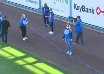Hartford mental health advocates set Guinness World Record with #Linked4Life event