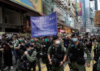 Hong Kong Police Patrol Against Protests on China Holiday | World News