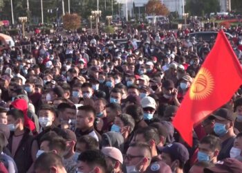 Kyrgyzstan election: Protesters storm parliament over vote-rigging claims