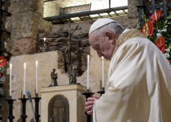 Pope calls for politics to rediscover its vocation to work for common good