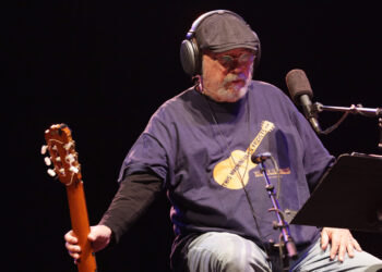 On ‘Para La Espera,’ Silvio Rodríguez Combines The Personal And Political : NPR