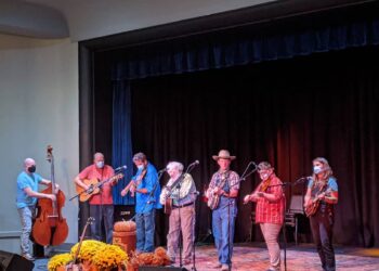 ‘It’s almost like a school of music. We want to continue that.’: (Signal) Mountain Opry revived by volunteers