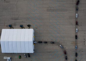 US Coronavirus: North Dakota allows infected health care workers to continue working as hospitals hit capacity