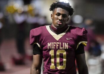 Gov. Mifflin routs Mechanicsburg in District 3 football playoffs | High School Sports