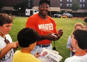 Column: In Arizona, presidential politics put Buffalo loyalties to test | Columnists