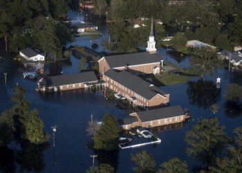 Hurricanes stay stronger longer after landfall than in past | National/World News