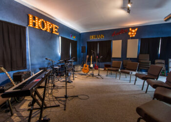 Recovery Unplugged, healing treatment through music