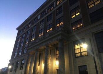 After election, Alaska’s senators ask themselves: Who’s in charge?