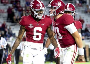 Sports Digest: Alabama moves up to No. 1, extending its record streak