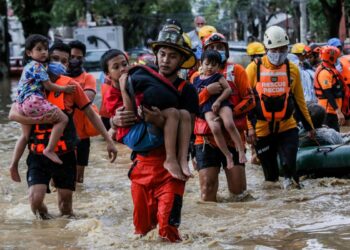 39 Dead After Typhoon Leaves High Water, Mud in Philippines | World News