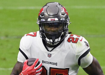 NFL Week 10 scores, highlights, updates, schedule: Ronald Jones breaks incredible 98-yard touchdown run