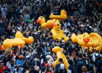 Duck and Cover: Blow-Up Mascots Star at Thai Protests | World News