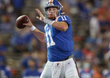 College football picks, schedule: Predictions against the spread, odds for big top 25 games in Week 10