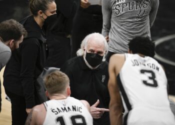 Gregg Popovich becomes third NBA coach to reach 1,300 wins