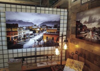 Open Studio Night: Live music with Van Sessions, great food and conversation with creatives | Entertainment