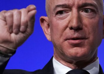 Amazon Twitter war with Bernie Sanders, Elizabeth Warren spurred by Jeff Bezos
