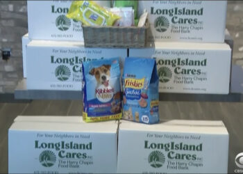 Long Island Cares Helping Struggling Entertainment Industry Professionals With Music Boxes Of Food – CBS New York