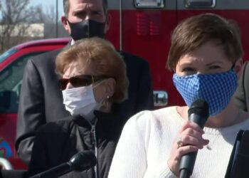 Michigan’s top health official visits new Macomb County vaccination site as COVID cases surge