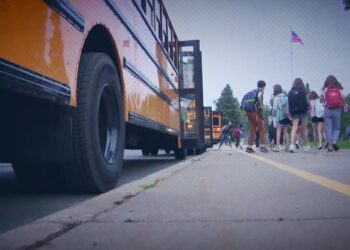 Washington health officials watching Midwest COVID-19 variant outbreaks in schools