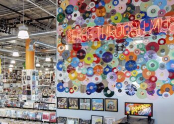 Live at Ameoba Music’s jam-packed Hollywqood reopening