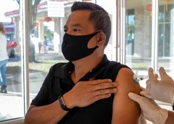 California, Illinois, Washington lift vaccine restrictions