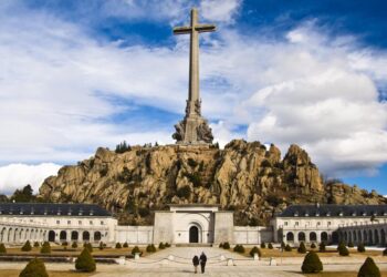 Spain plans to open grave containing 33,000 civil war victims