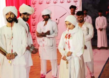 Afghan models highlight war stories on Kabul runway in fashion show first