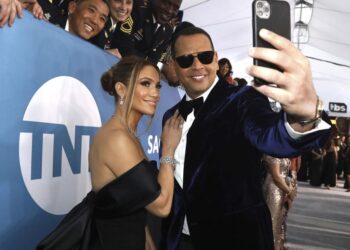 Selena Gomez and J.Lo headline vax concert for poor nations | Entertainment