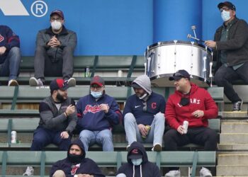 Pinch-pounder: Black Keys drummer fills in at Indians opener | Entertainment