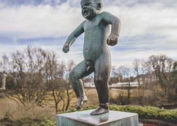 Vandals damage famous Norwegian baby statue in Oslo park | Entertainment