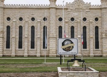 Iowa legislative leaders continue war of words over prison staff deaths, funding | Govt-and-politics