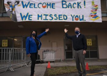 Governor pushes school reopening as many districts resist | Govt-and-politics