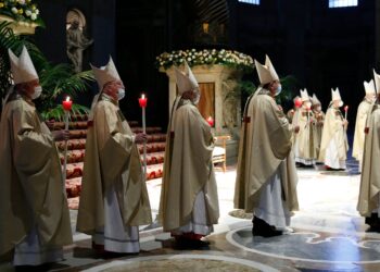 Canadians envious of US vaccination program