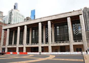 Entertainment Venues In New York City, Across Country Finding Ways To Safely Reopen For Live Performances – CBS New York