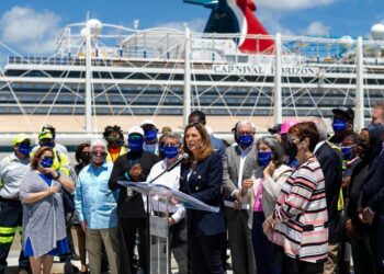 Miami political pressure mounts on CDC to restart cruises