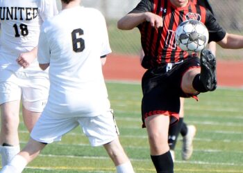 Newton boys win home soccer tournament – Newton Daily News