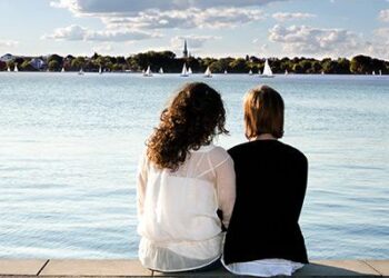 What Not to Say to Someone Going Through a Divorce: 6 Things to Avoid