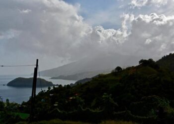 St. Vincent Awaits New Volcanic Explosions as Help Arrives | World News