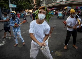 Filipino Devotees Self-Flagellate for Easter, Defying Ban on Gatherings | World News