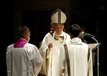 Pope, at Easter Vigil, Hopes for Post-Pandemic Rebirth | World News