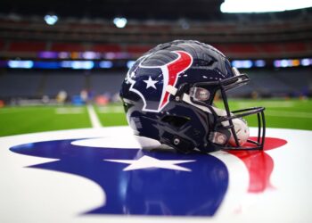 Houston Texans Associate Head Coach/Defensive Coordinator Lovie Smith and LB Jordan Jenkins spoke with the media.